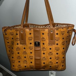MCM Liz Reversible Medium Tote with Clutch